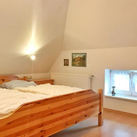 Kleine Reetgedeckte Doppelhaushaelfte In Idyllischer Lage Nardevitz Extérieur photo