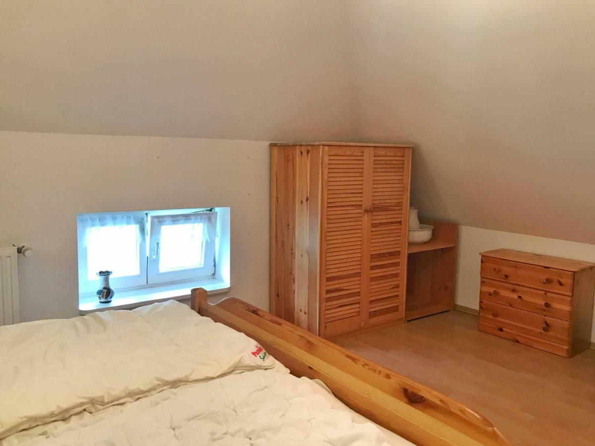 Kleine Reetgedeckte Doppelhaushaelfte In Idyllischer Lage Nardevitz Extérieur photo