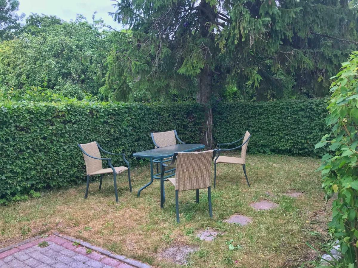 Kleine Reetgedeckte Doppelhaushaelfte In Idyllischer Lage Nardevitz Extérieur photo